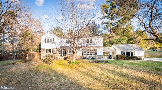 Building Photo - 901 Academy Ln