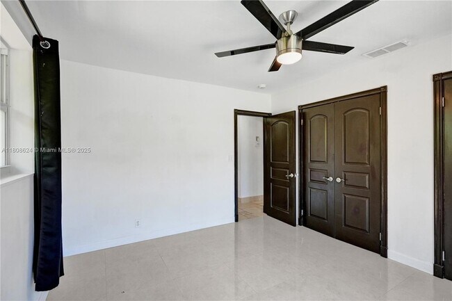 Building Photo - 3100 NE 56th Ct