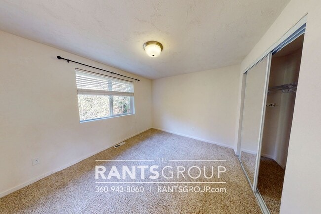 Building Photo - 4-bedroom, 2-bathroom Home with Green Belt in A Prime Location!