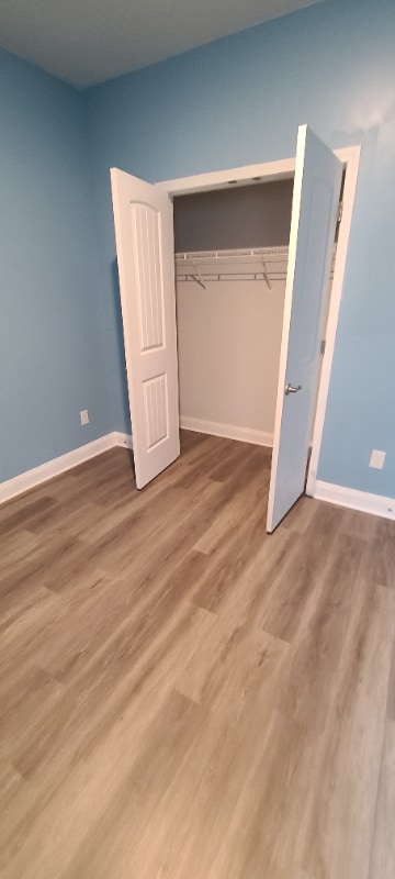 Building Photo - 160 River Glen Dr