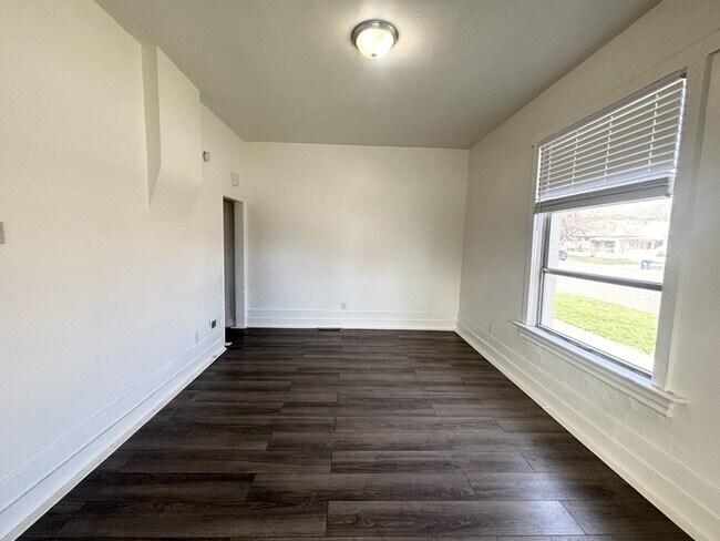 Building Photo - 379 E 800 S