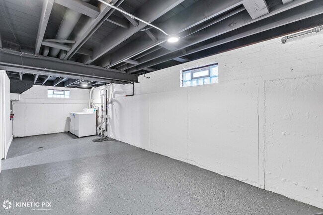 Building Photo - 4938 W Randolph St