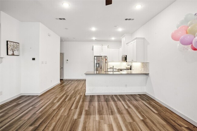 Building Photo - 6441 Iron Horse Blvd