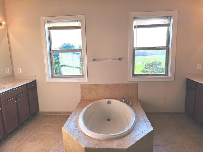 Building Photo - Luxurious Single-Family Home in Vibrant One Loudoun!