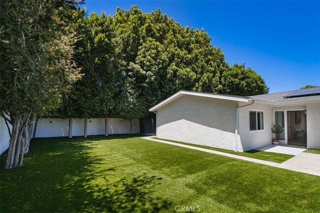Building Photo - 22841 Calvert St