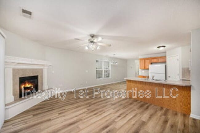 Building Photo - 8990 N Helena Ave