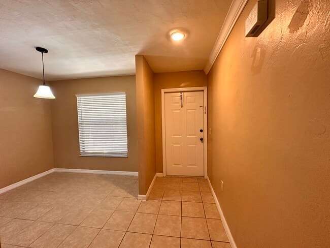 Building Photo - 4310 Santa Barbara Blvd