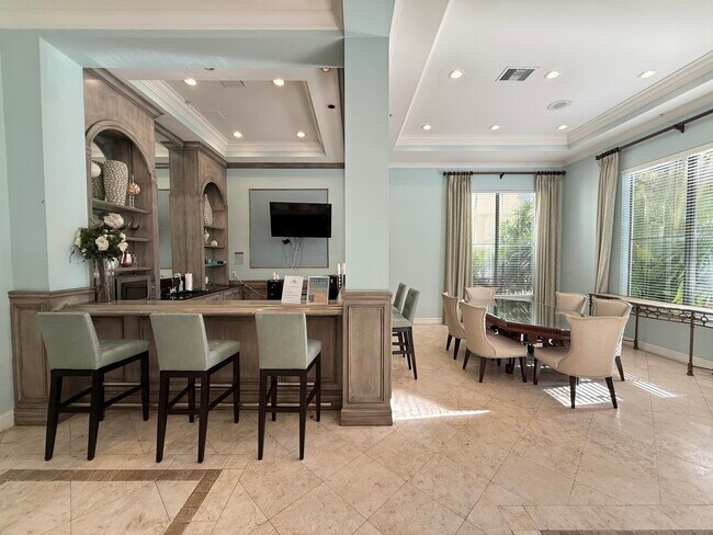 Building Photo - 630 S Sapodilla Ave