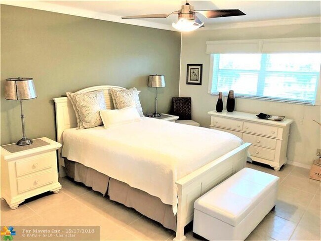 Building Photo - 2515 NE 1st Ct