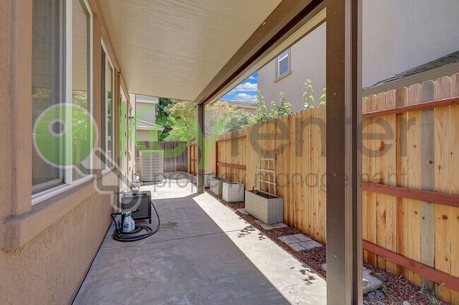 Building Photo - 973 Courtyards Loop