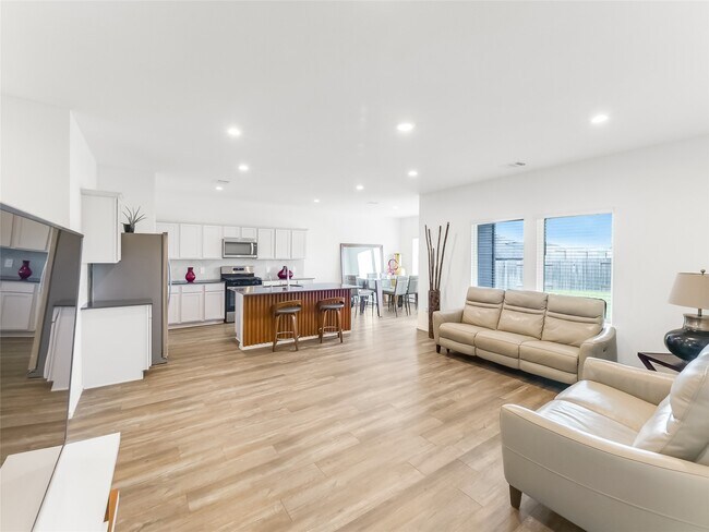 Building Photo - 15022 High Rpds Ln