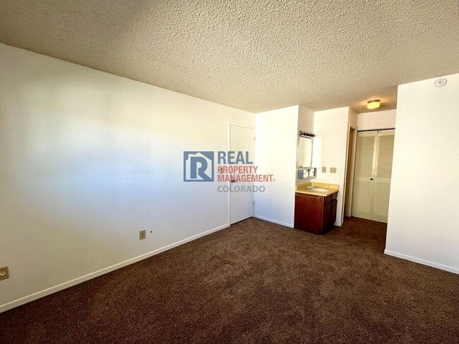 Building Photo - 5034 El Camino Dr