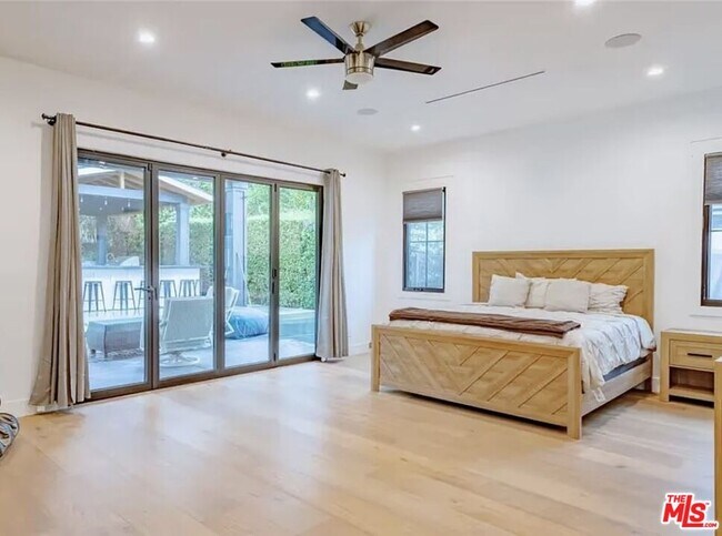 Building Photo - 5225 Topeka Dr