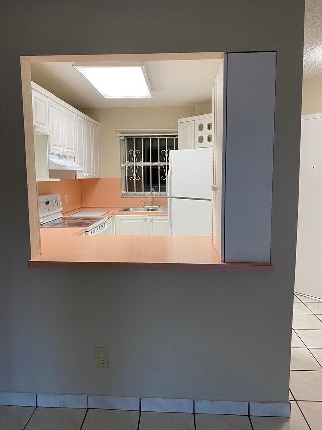 kitchen - 1750 W 46th St