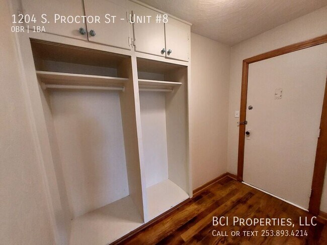 Building Photo - 1204 S Proctor St