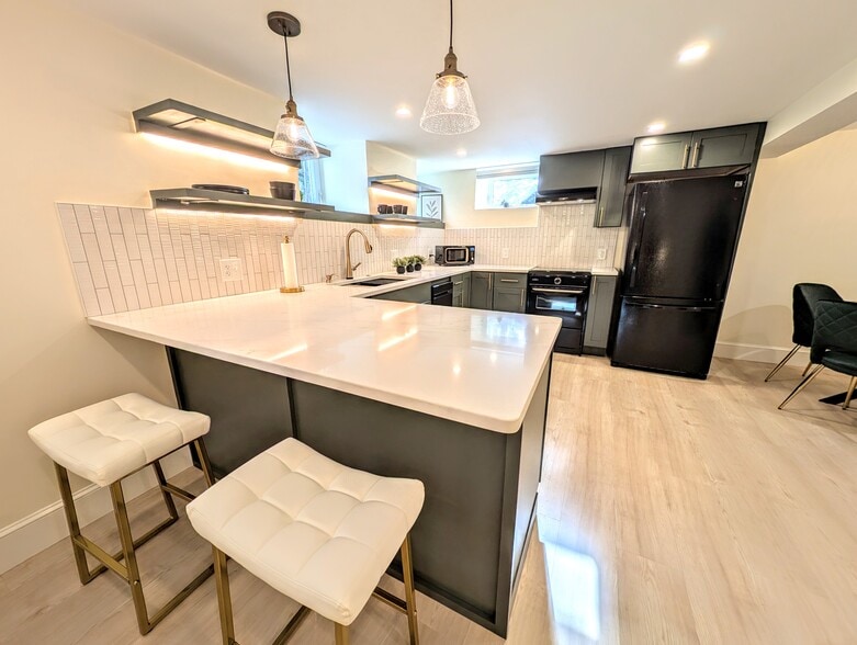 Building Photo - 41 Melville Ave