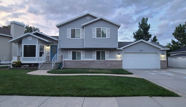 Building Photo - 2504 W Pine Needle Pl