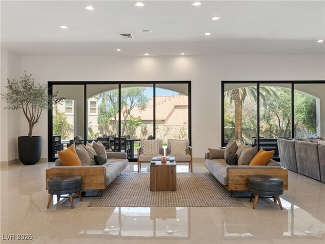 Building Photo - 190 Inveraray Ct