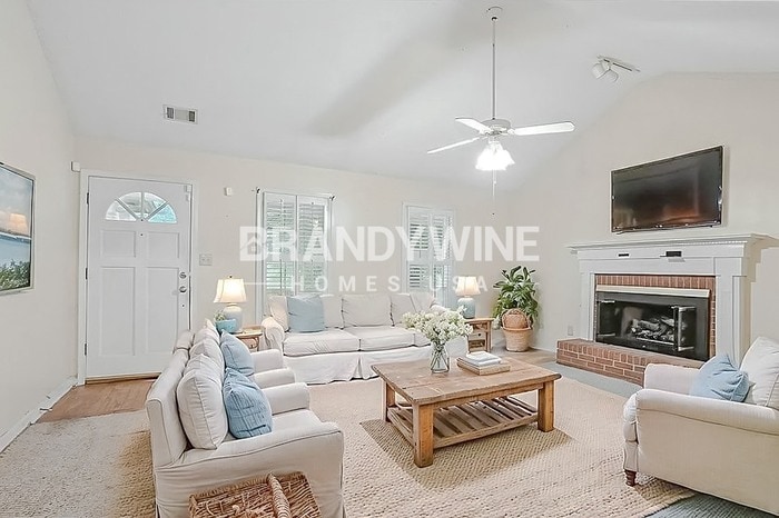 Building Photo - 205 Oak Shores Dr