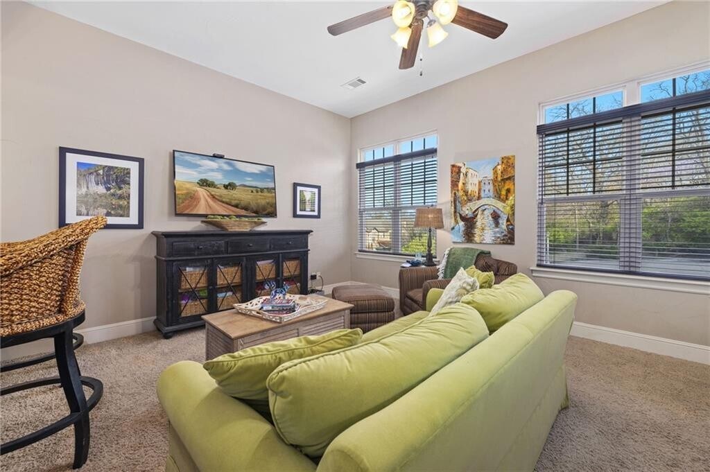 Building Photo - 18 N Olive Ave