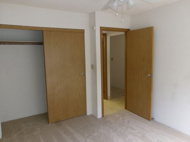 Building Photo - T0197 - NEWTOWN MEADOWS #9G1