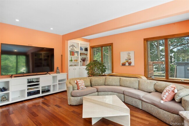 Building Photo - 425 Cedar Point Dr E