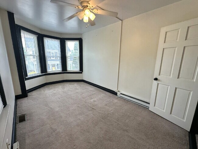 Building Photo - 2-Bedroom Duplex in Taneytown!