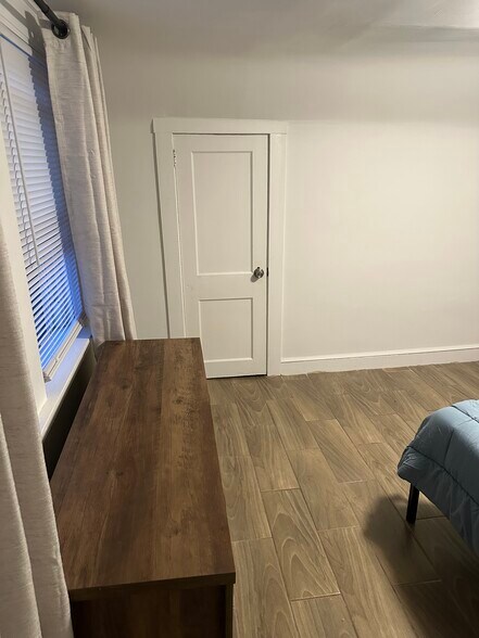 Building Photo - 66 Maplewood Ave