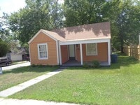 Building Photo - 920 S Elm St