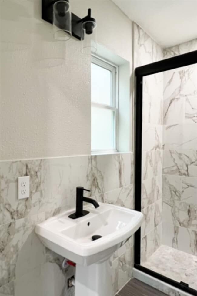 Building Photo - 4704 Greenbriar Dr