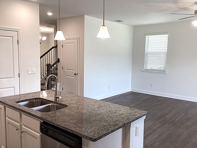 Building Photo - 378 Sandstone Dr