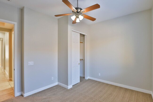 Building Photo - Beautiful Gilbert 4BR/2BA w/ RV Gate, Cove...