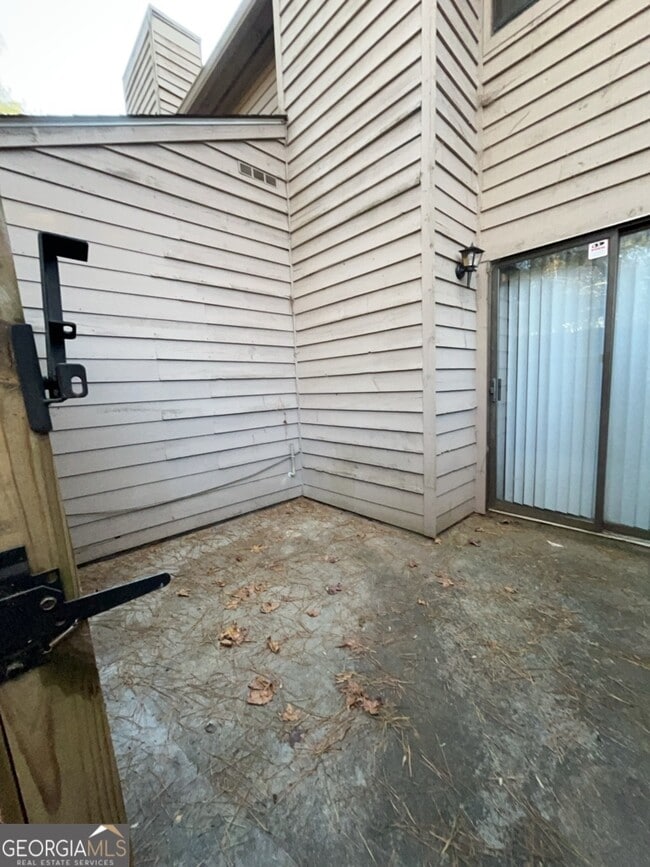 Building Photo - 6349 Holcomb Way