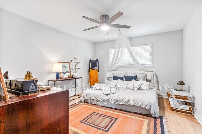 Building Photo - 7924 Royal Ln