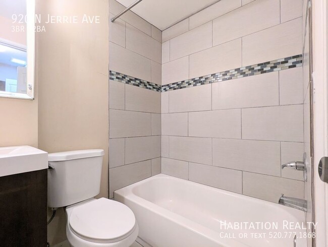 Building Photo - 920 N Jerrie Ave