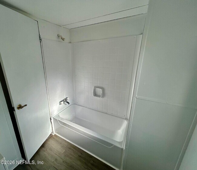 Building Photo - 5355 New Kings Rd