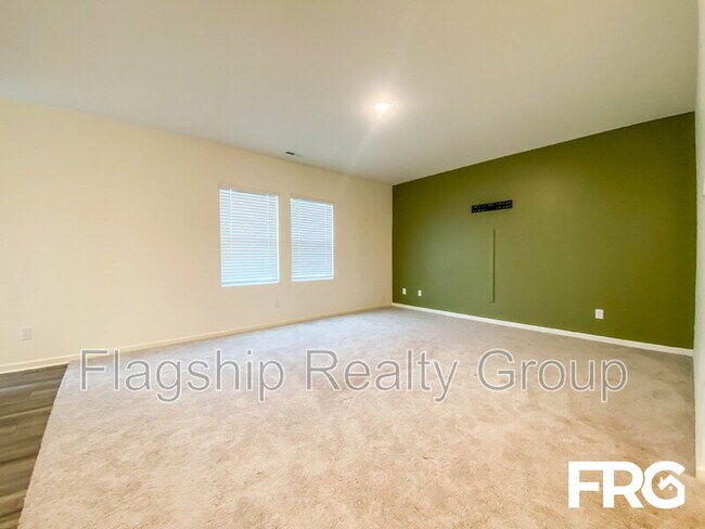 Building Photo - 300 Kenison Way