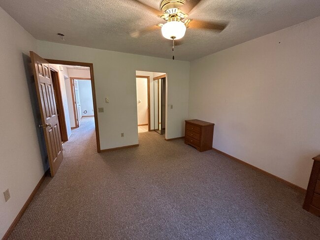 Building Photo - 651 Sturbridge Dr