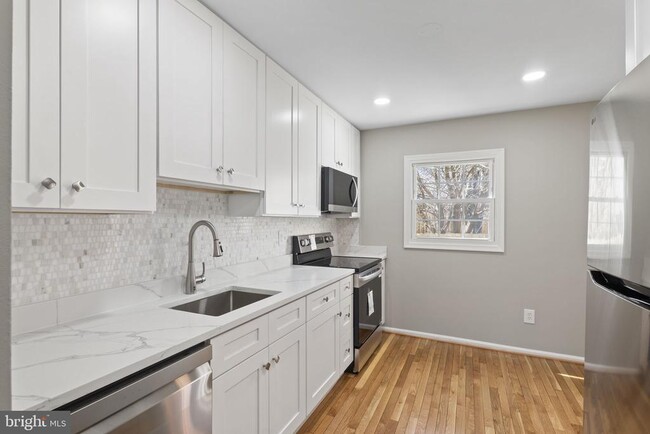Building Photo - 941 Sherwood Ct