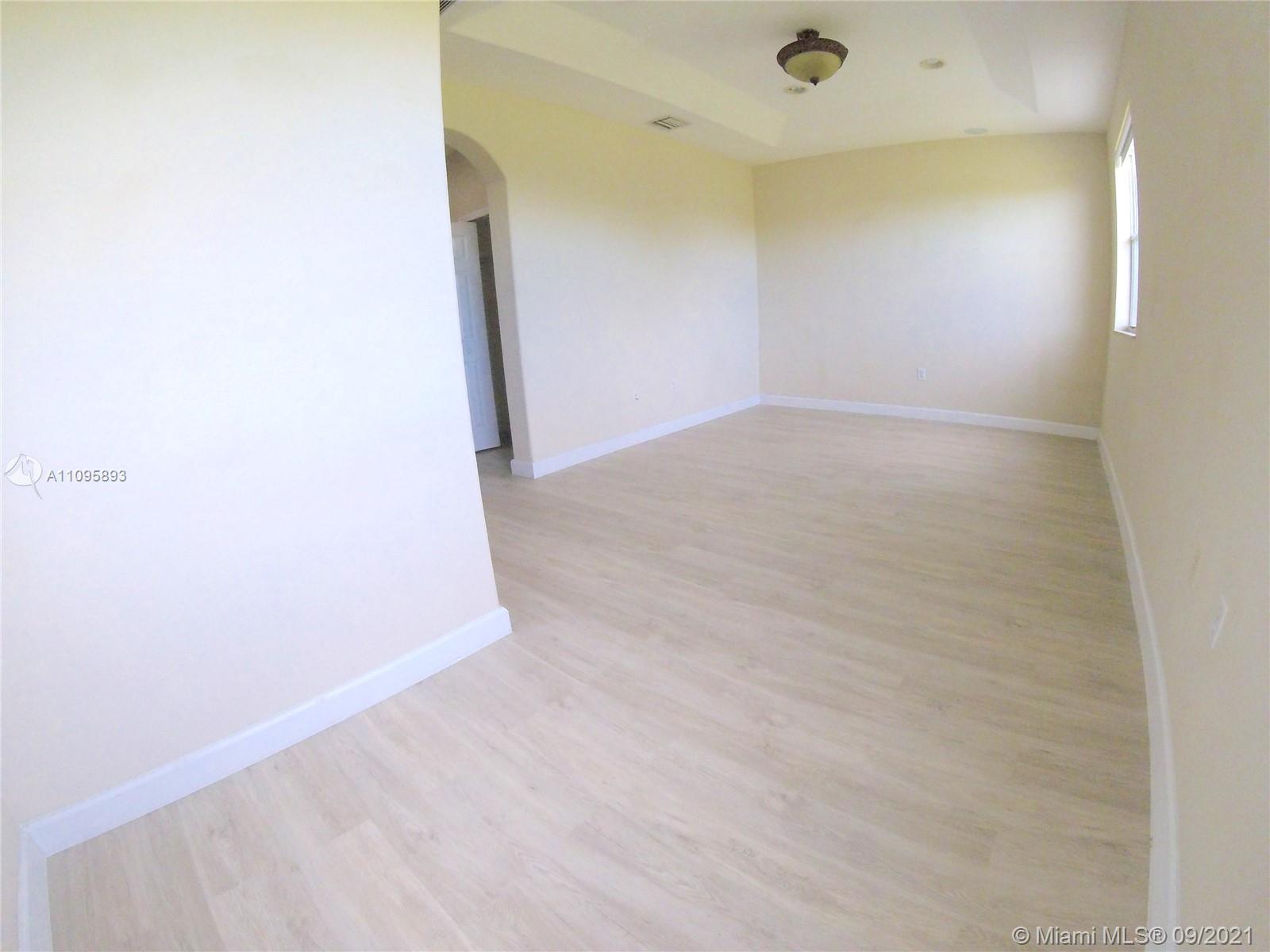 Building Photo - 990 NW 99th Ct