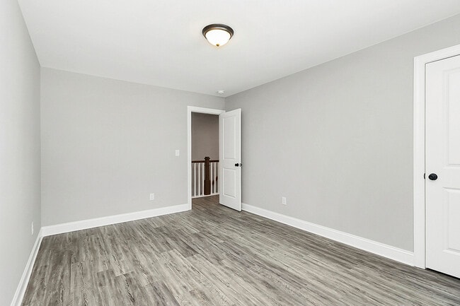Building Photo - 911 Yellowstone Dr