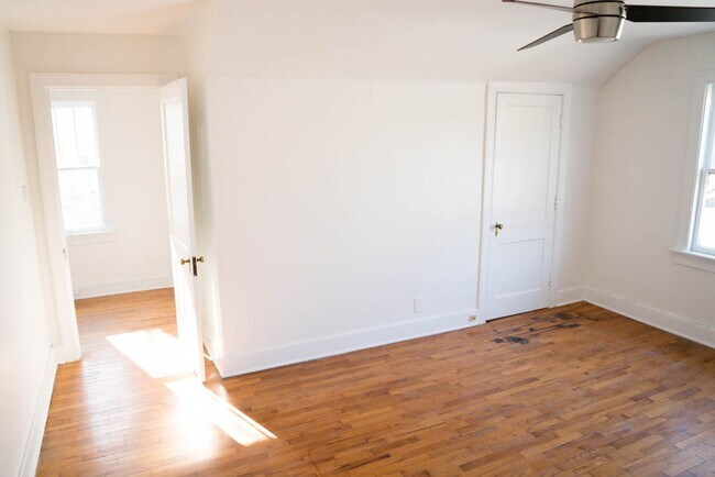 Building Photo - Lovely, Renovated Vintage 3 BR Home! Off-Street Parking, Covered Porch & Patio; Dogs Ok!