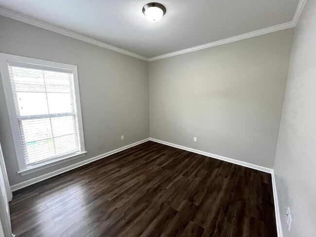 Building Photo - Available now FOR RENT in Dothan, AL!!