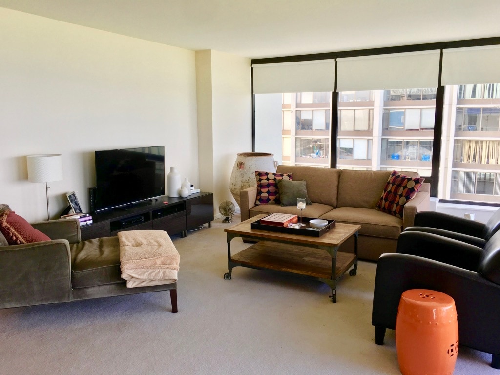 Living Room 20X16 - 5445 N Sheridan Rd