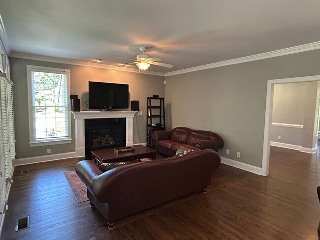 Building Photo - 4 Bed | 2.5 Bath House in Morrisville with...