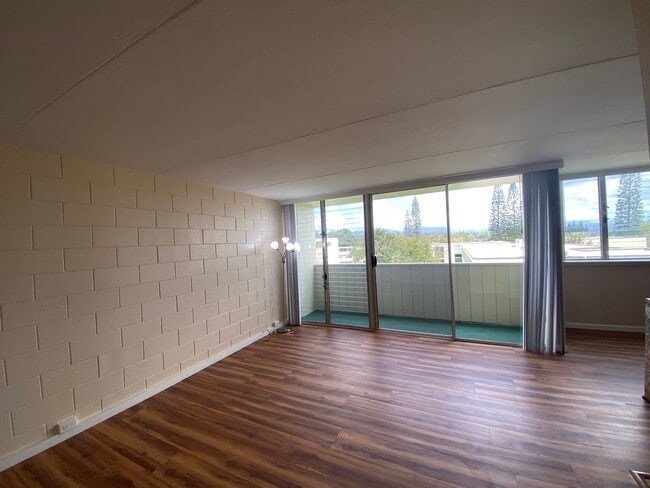 Building Photo - 025RIV