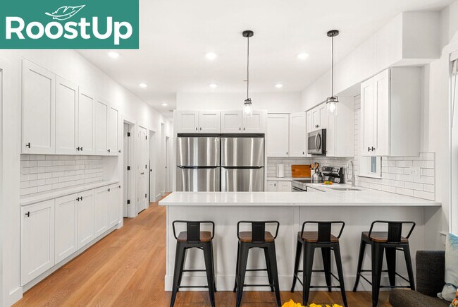 Building Photo - Furnished Bedroom with Private Bath in Jamaica Plain