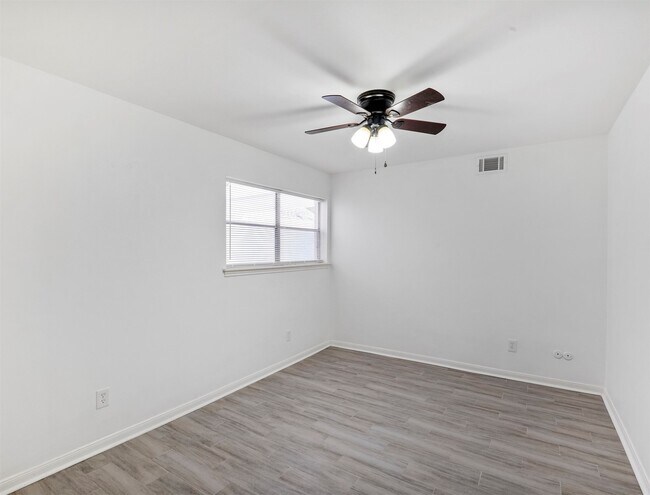 Building Photo - 9418 Brooding Oak Cir