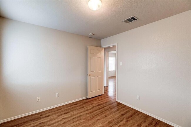 Building Photo - 405 Fort Thomas Pl