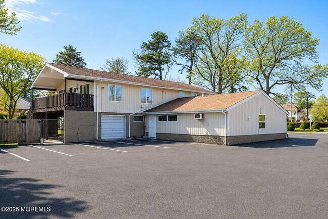 Building Photo - 437 Adamston Rd